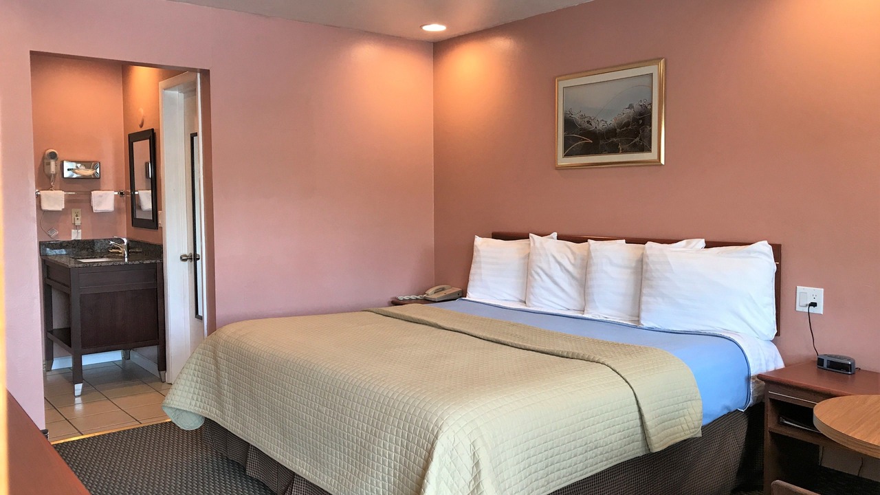 Photo of Bedroom in Grants Pass