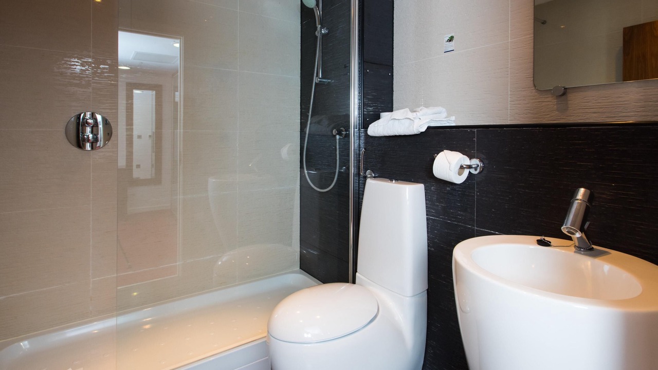 Photo of Bedroom in Woolhamton