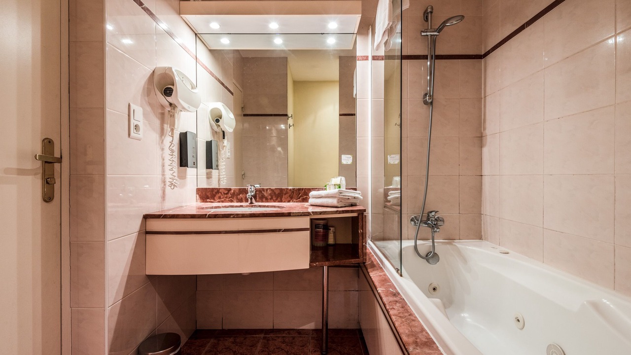 Photo of Others in Heric