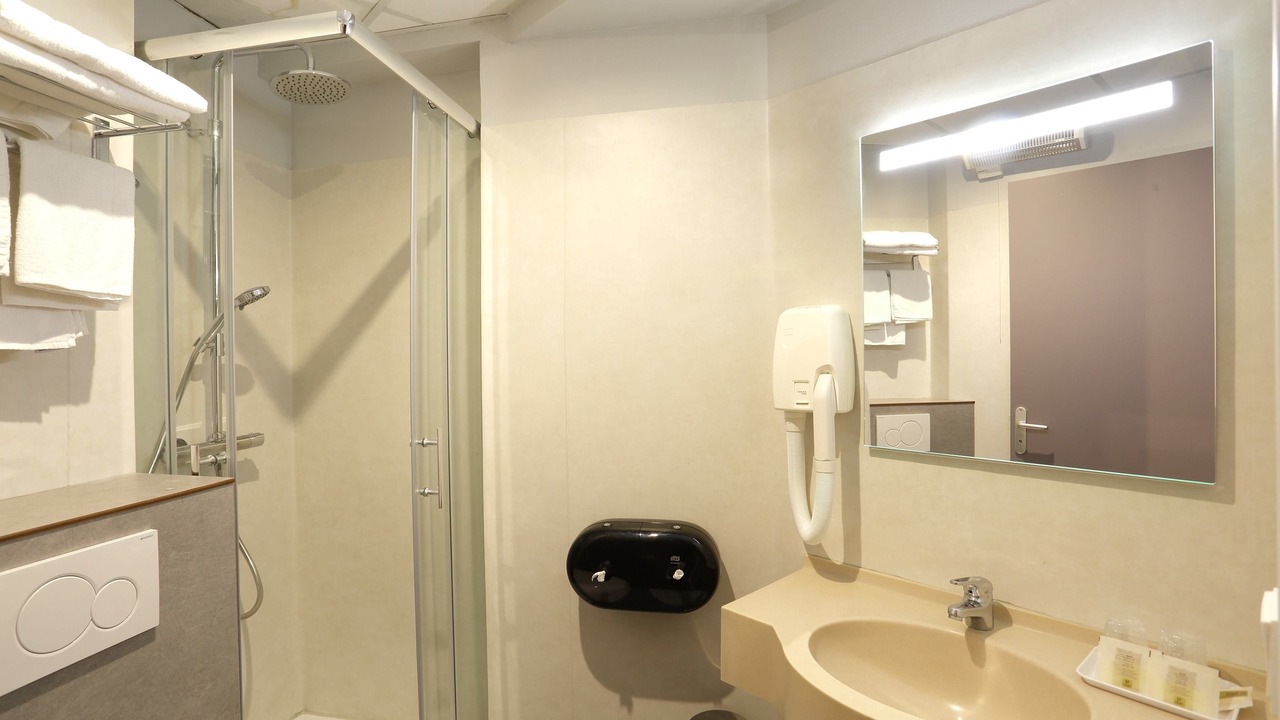 Photo of Bathroom in Orcines