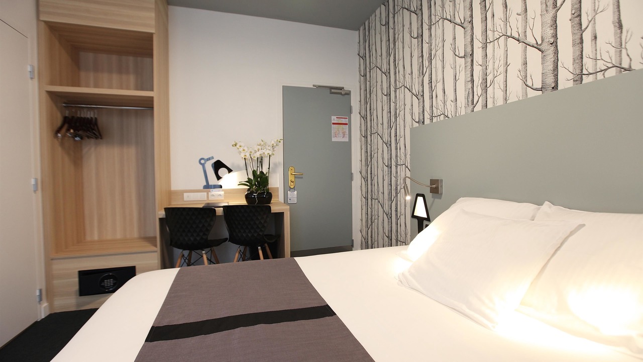 Photo of Bedroom in Centre-ville rive gauche