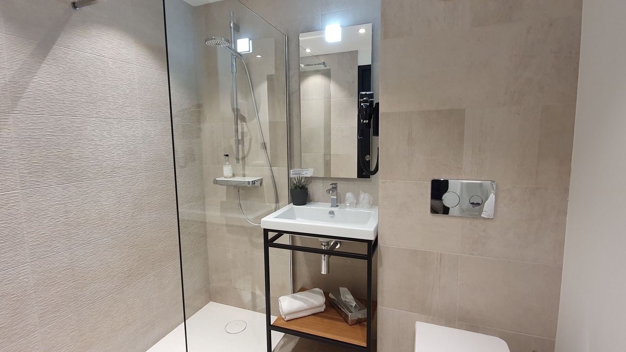Photo of Bathroom in Chartres-de-Bretagne