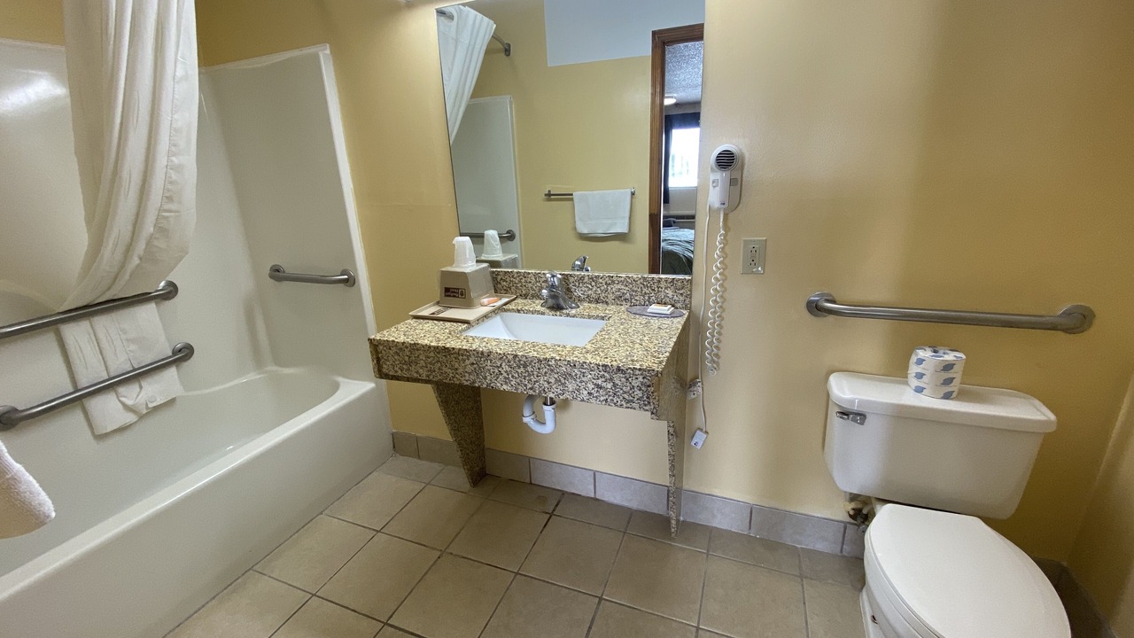 Photo of Bathroom in Baxley
