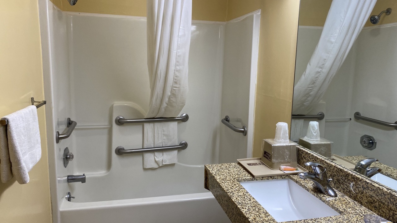 Photo of Bathroom in Baxley