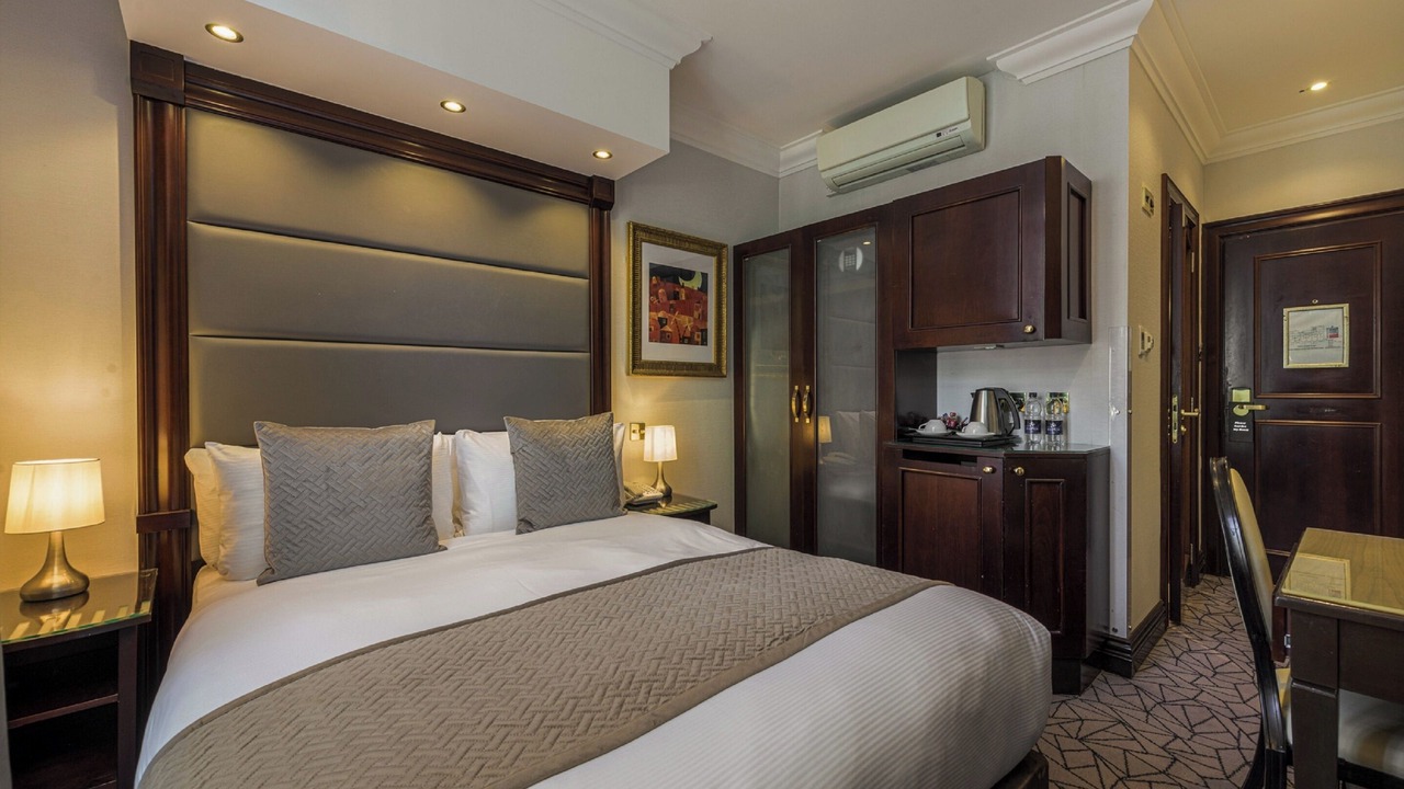 Photo of Bedroom in Lancaster Gate