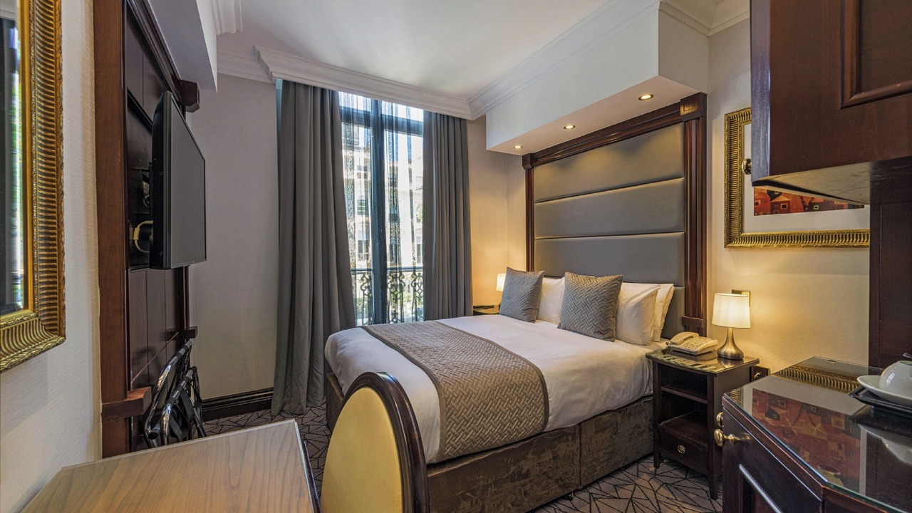 Photo of Bedroom in Lancaster Gate