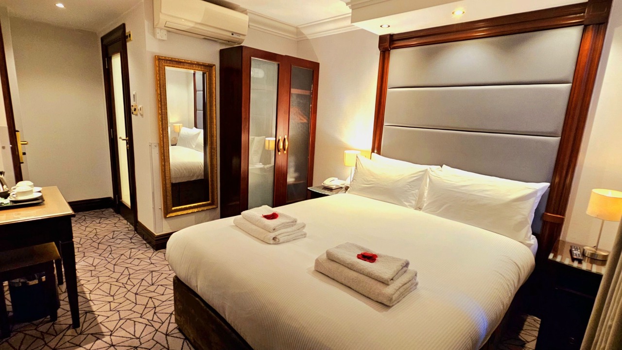 Photo of Bedroom in Lancaster Gate