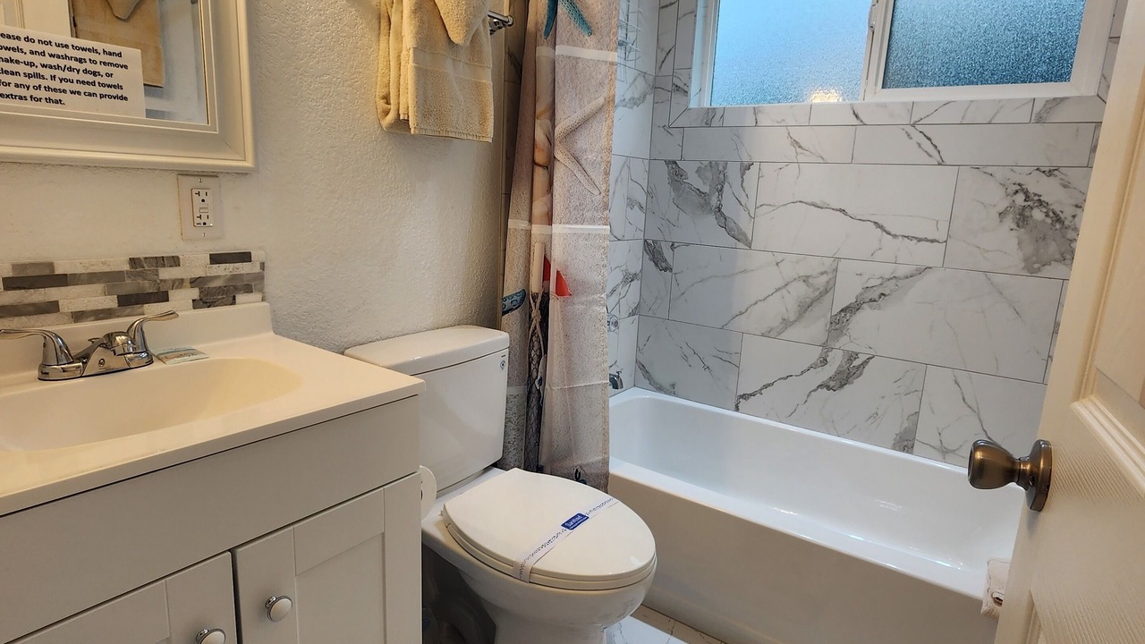 Photo of Bathroom in Coos Bay