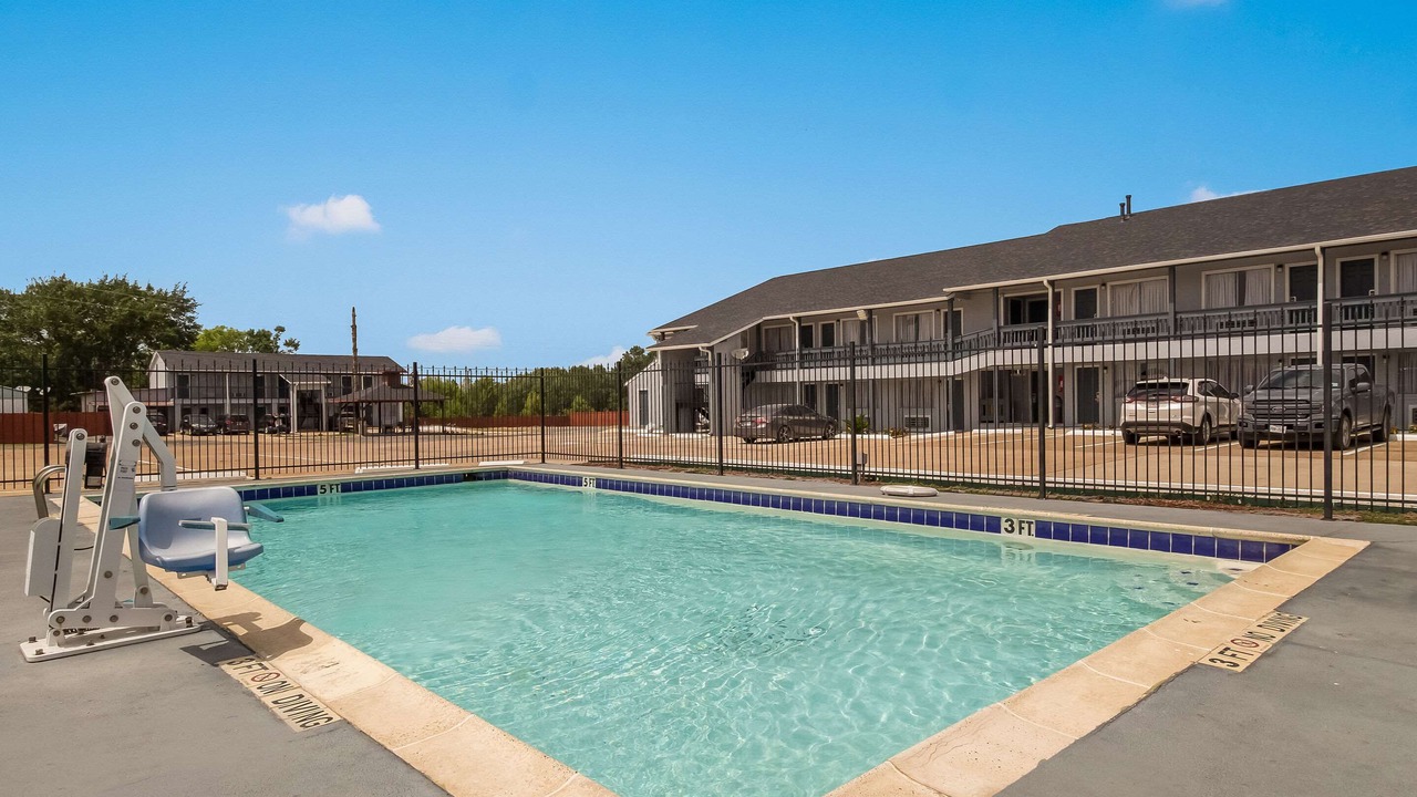 Photo of Outdoor in Madisonville