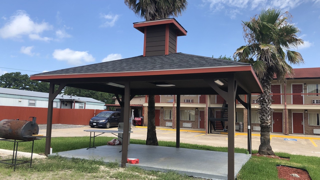 Photo of Outdoor in Madisonville