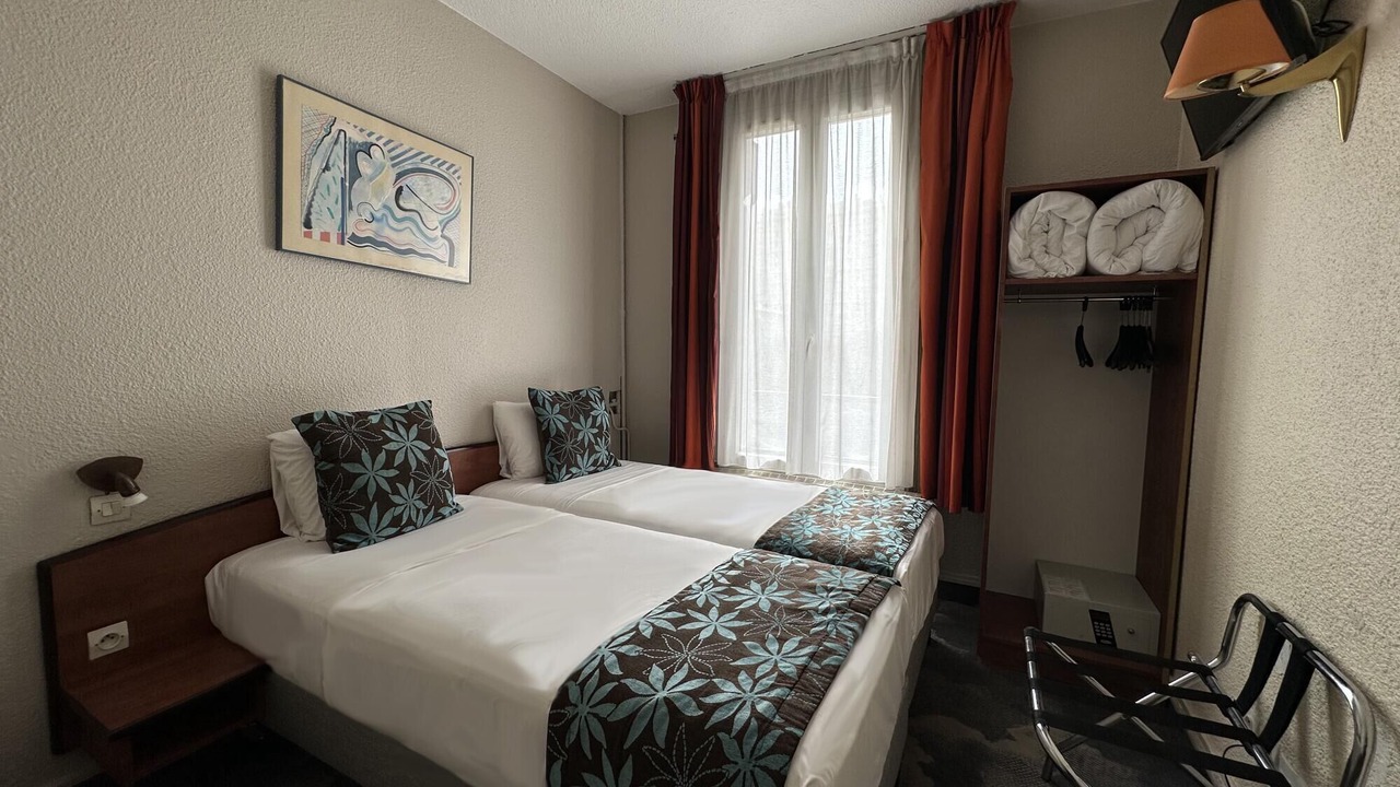 Photo of Bedroom in Republique–Point-du-Jour