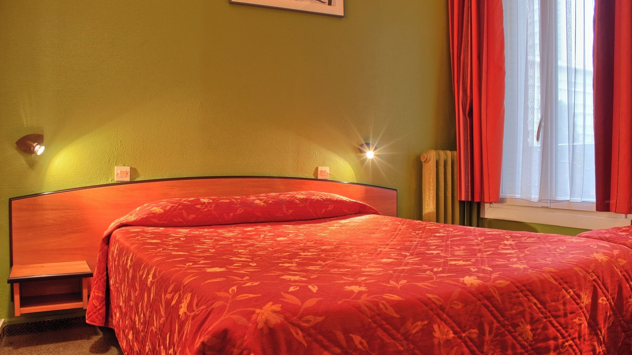 Photo of Bedroom in Republique–Point-du-Jour