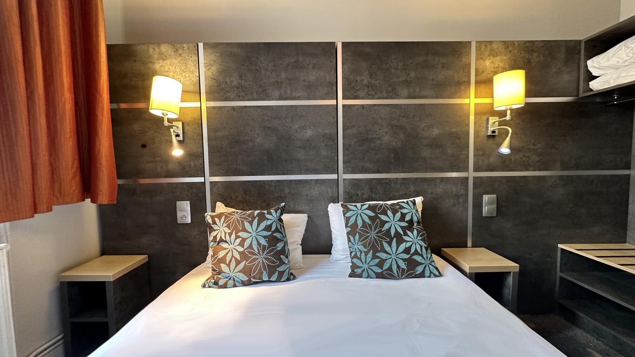 Photo of Bedroom in Republique–Point-du-Jour
