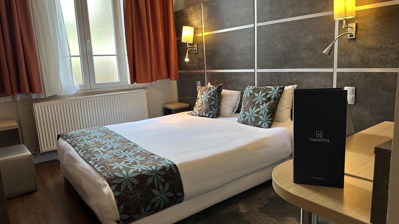 Photo of Bedroom in Republique–Point-du-Jour