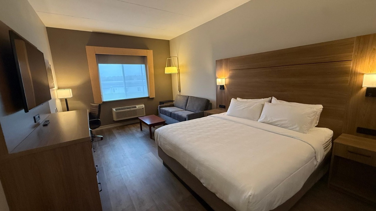 Photo of Bedroom in Gananoque