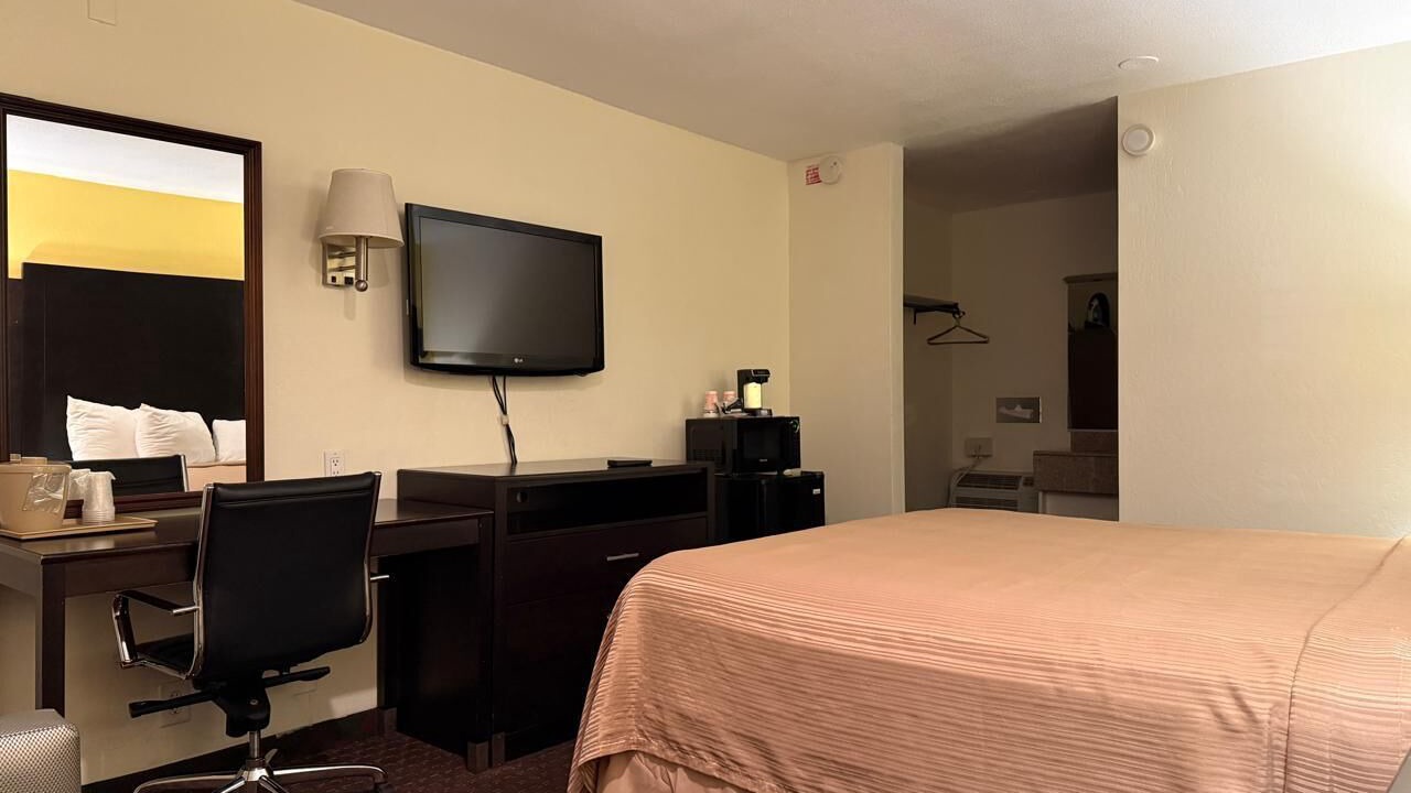 Photo of Bedroom in Hollister