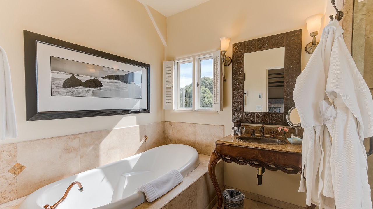 Photo of Bathroom in Golden Rectangle