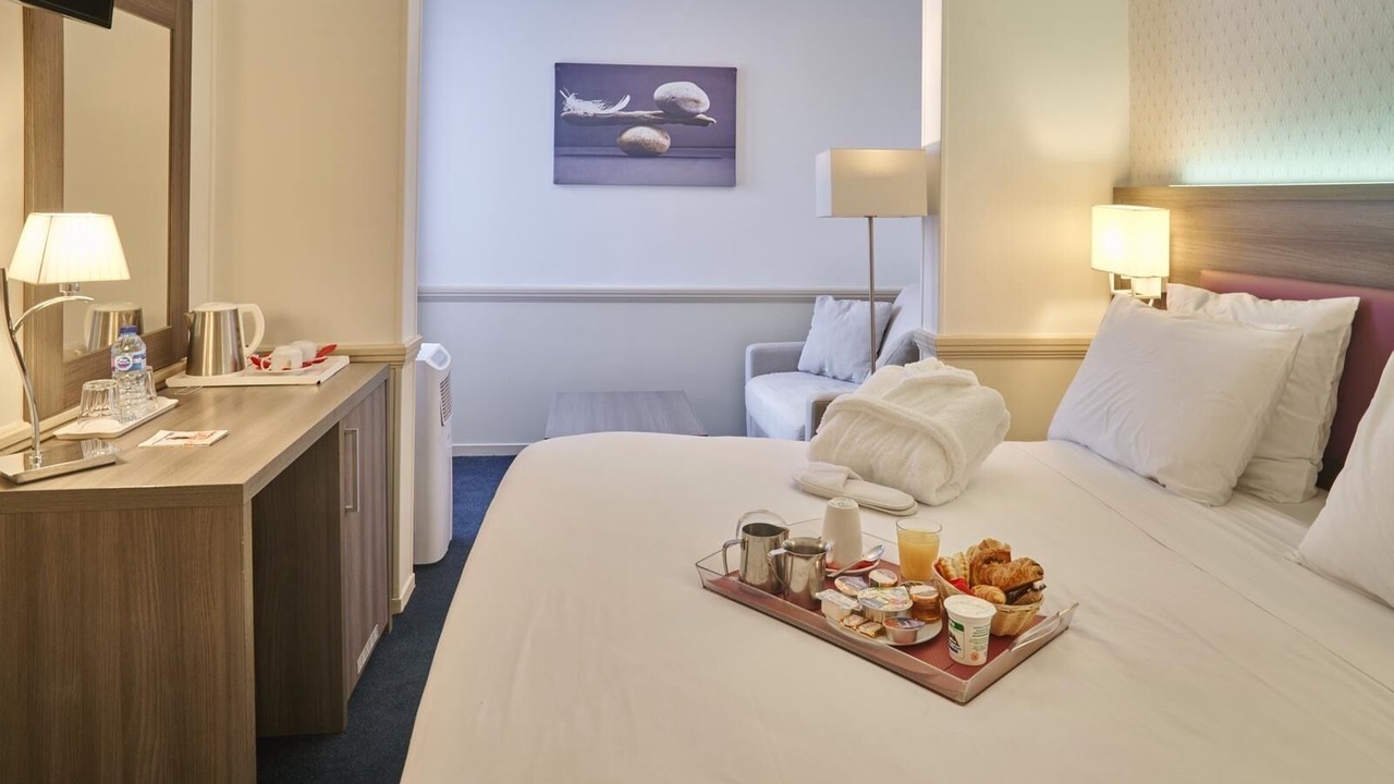 Photo of Bedroom in Villa Montmorency