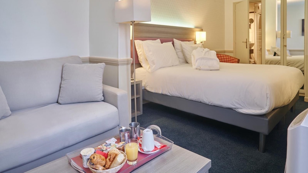 Photo of Bedroom in Villa Montmorency