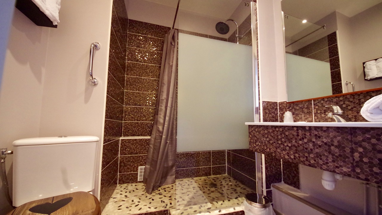 Photo of Bathroom in Peronne