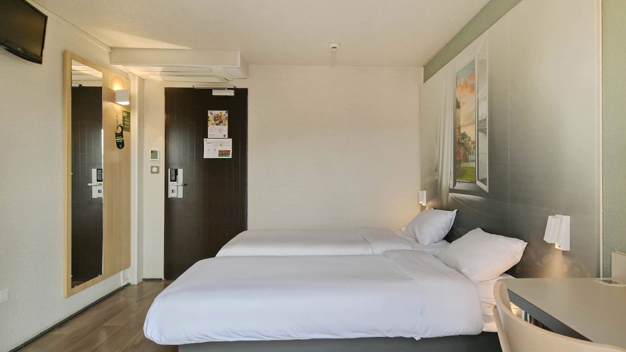 Photo of Bedroom in Republique