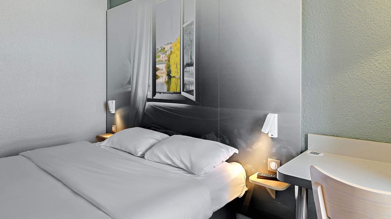 Photo of Bedroom in Republique