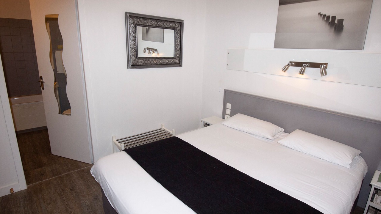 Photo of Bedroom in Saint-Martin-de-Fraigneau