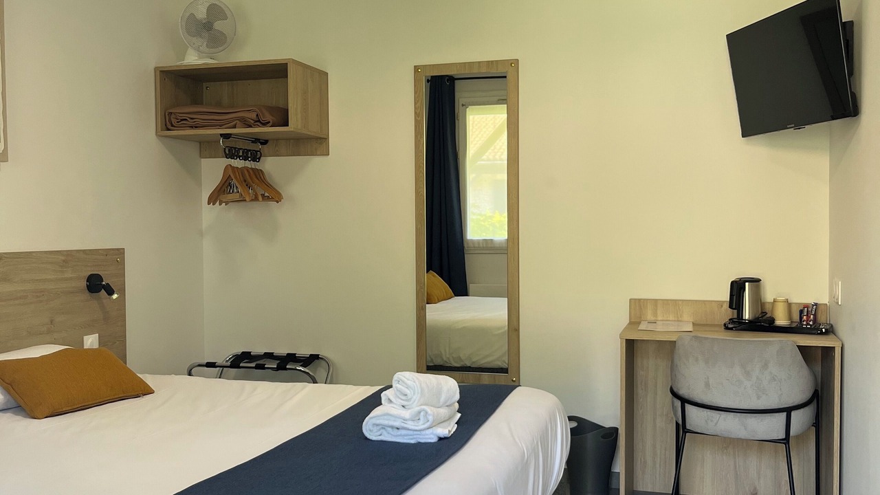 Photo of Bedroom in Saint-Martin-de-Fraigneau