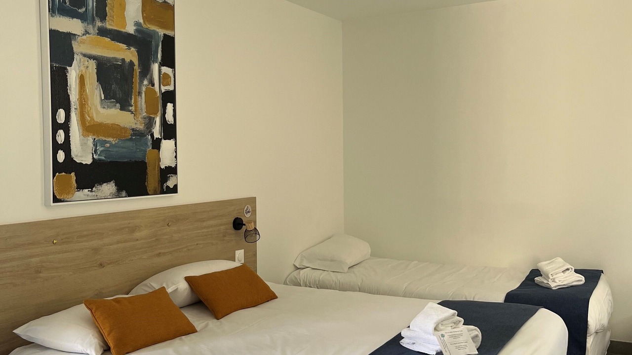 Photo of Bedroom in Saint-Martin-de-Fraigneau