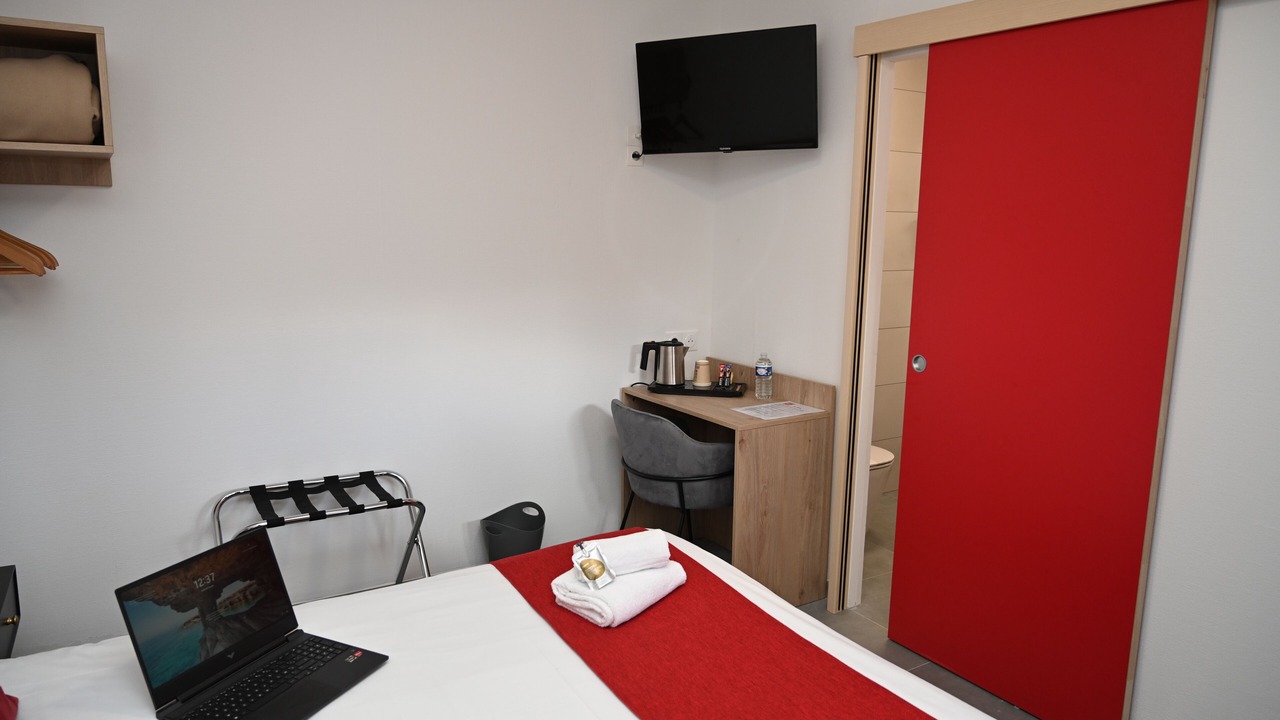 Photo of Bedroom in Saint-Martin-de-Fraigneau