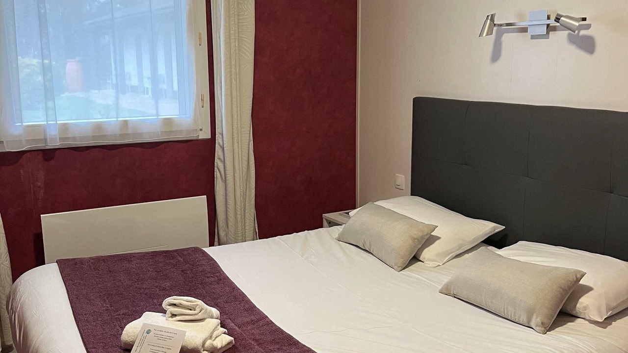 Photo of Bedroom in Saint-Martin-de-Fraigneau