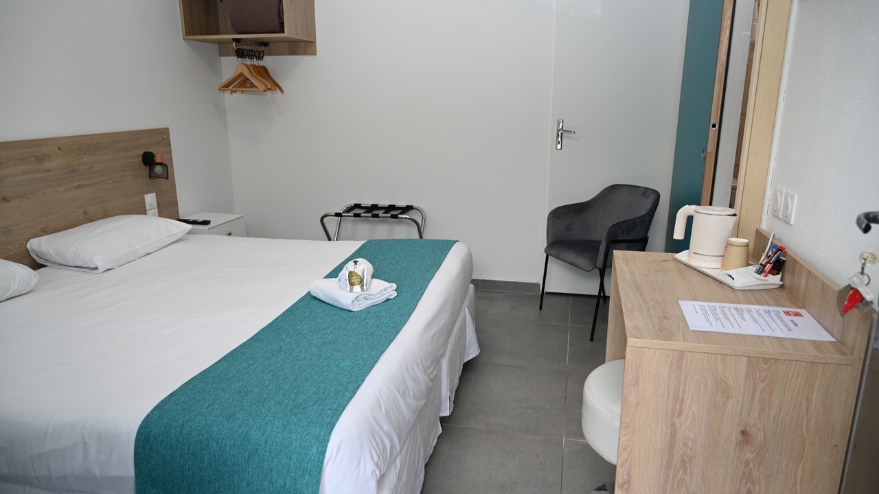 Photo of Bedroom in Saint-Martin-de-Fraigneau
