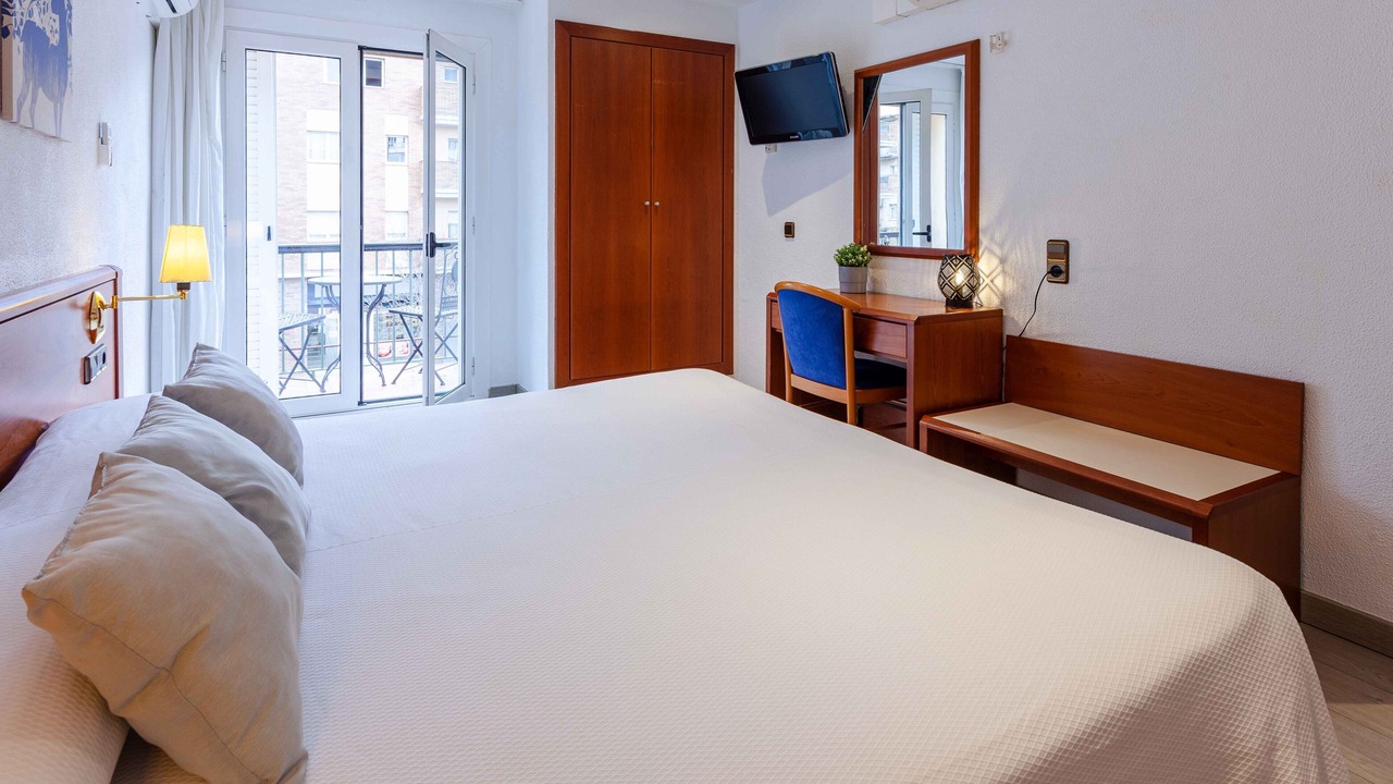 Photo of Bedroom in Figueres