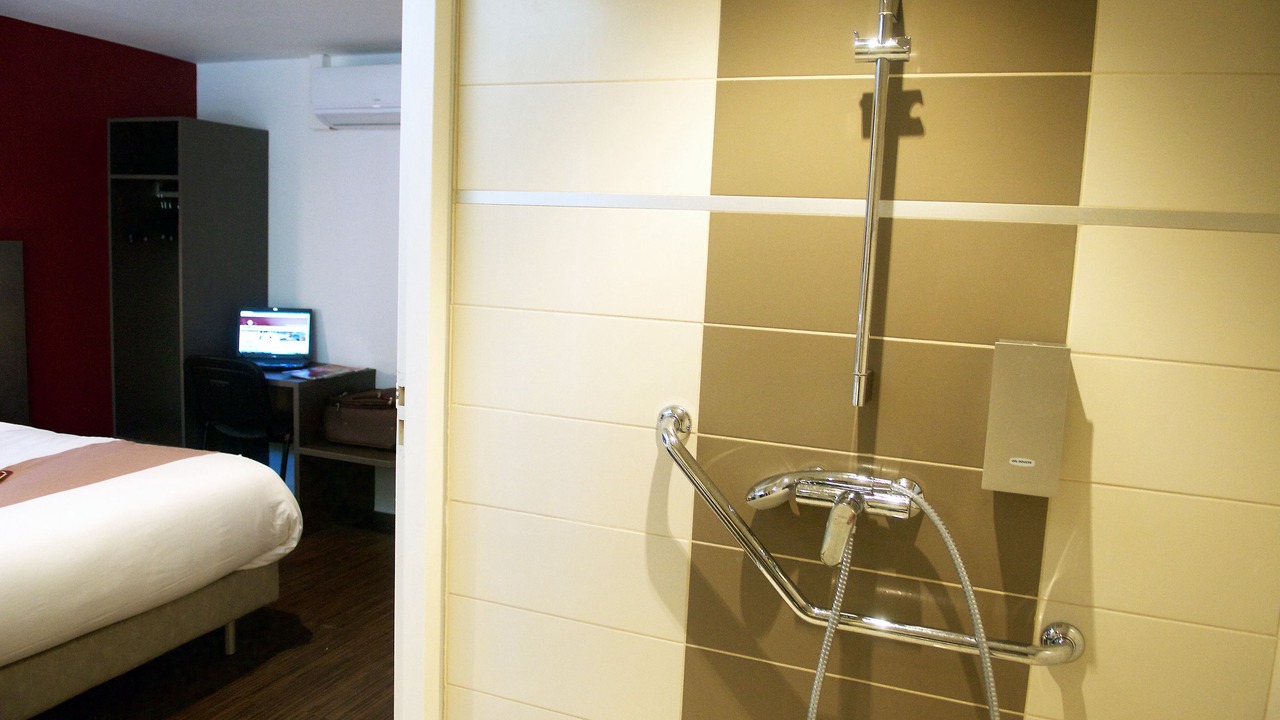 Photo of Bedroom in Hopitaux-Facultes