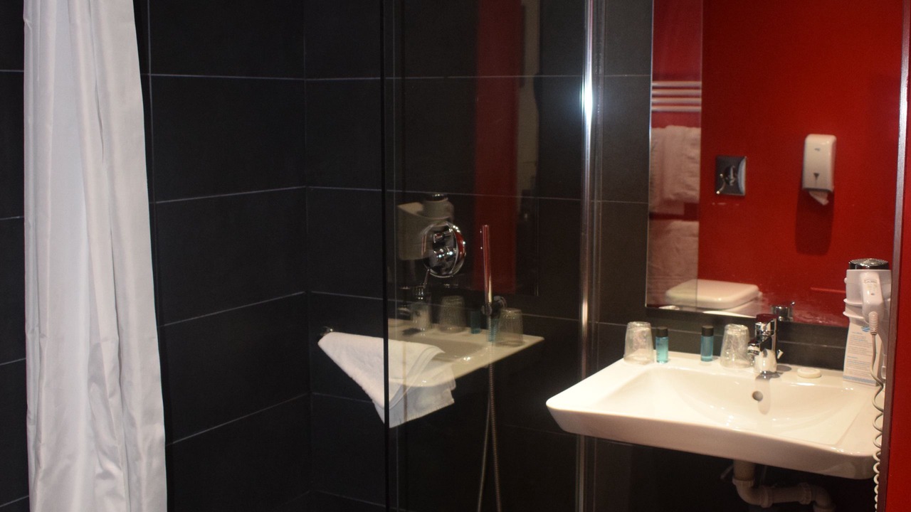 Photo of Bathroom in Gare