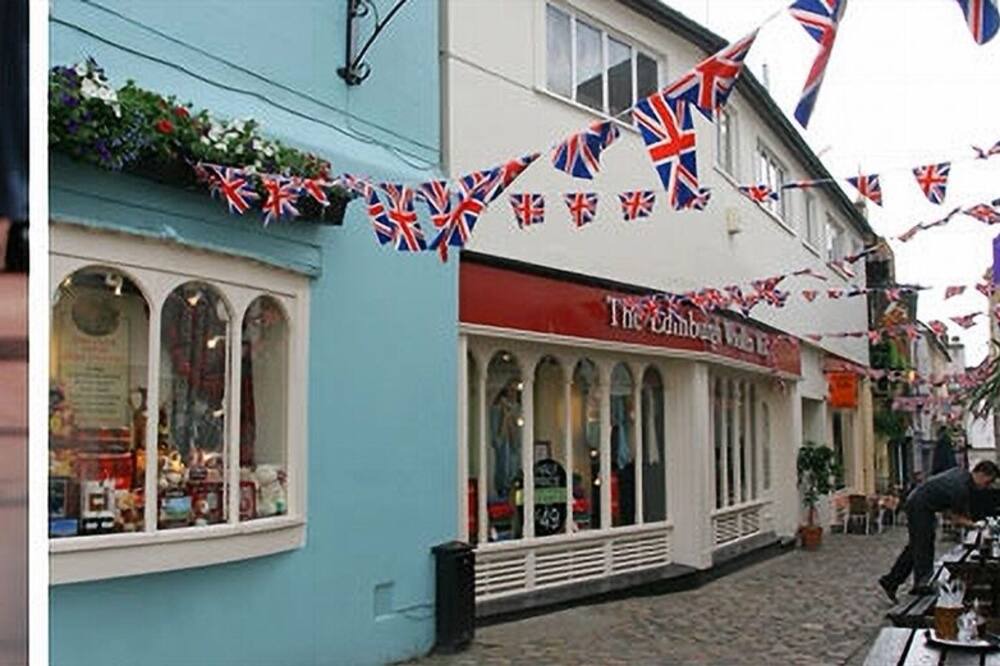 Photo of Others in Sunninghill