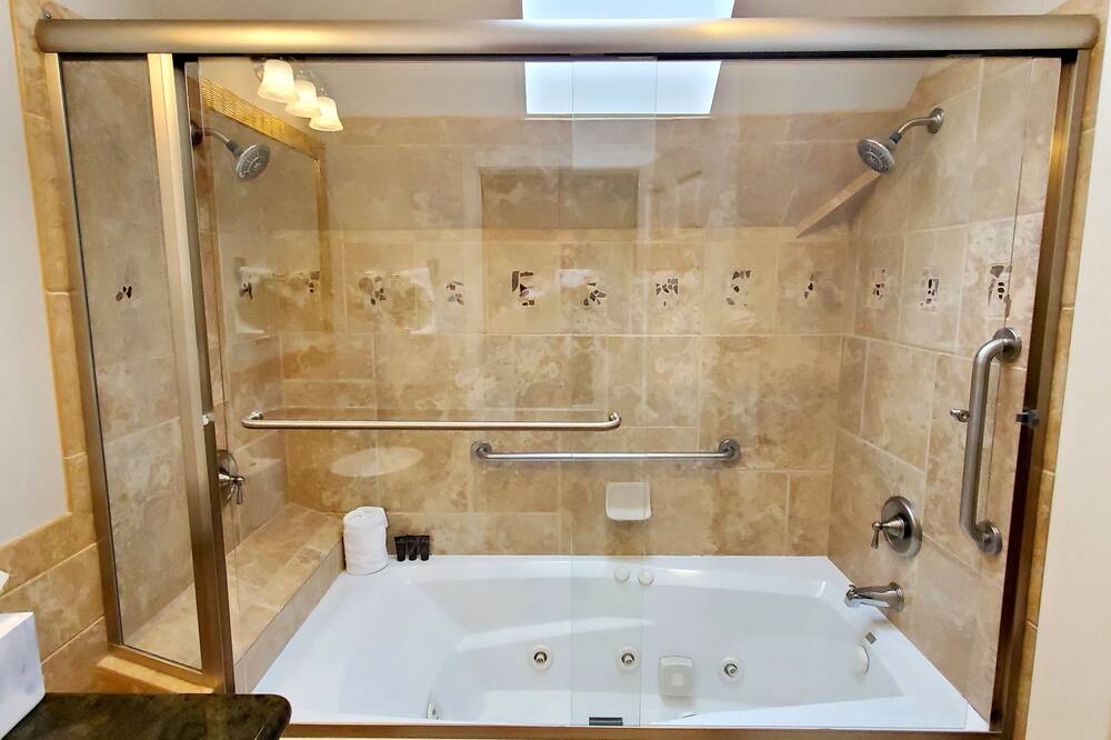 Photo of Bathroom in Geyserville