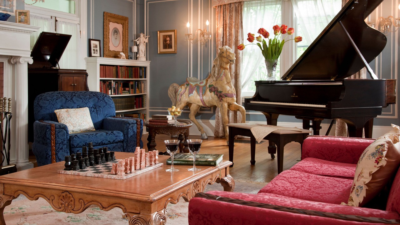 Photo of Livingroom in Lenox