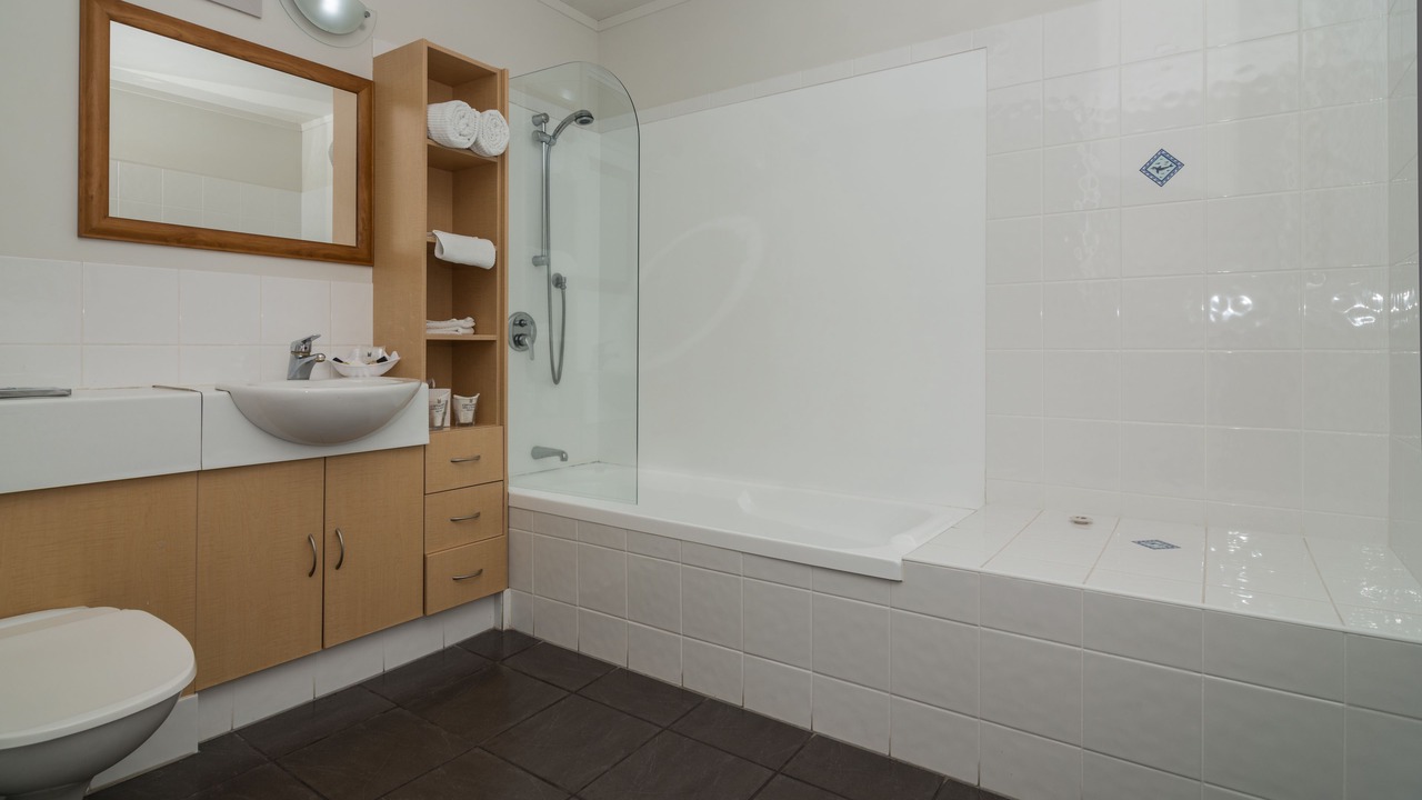 Photo of Bathroom in Omapere