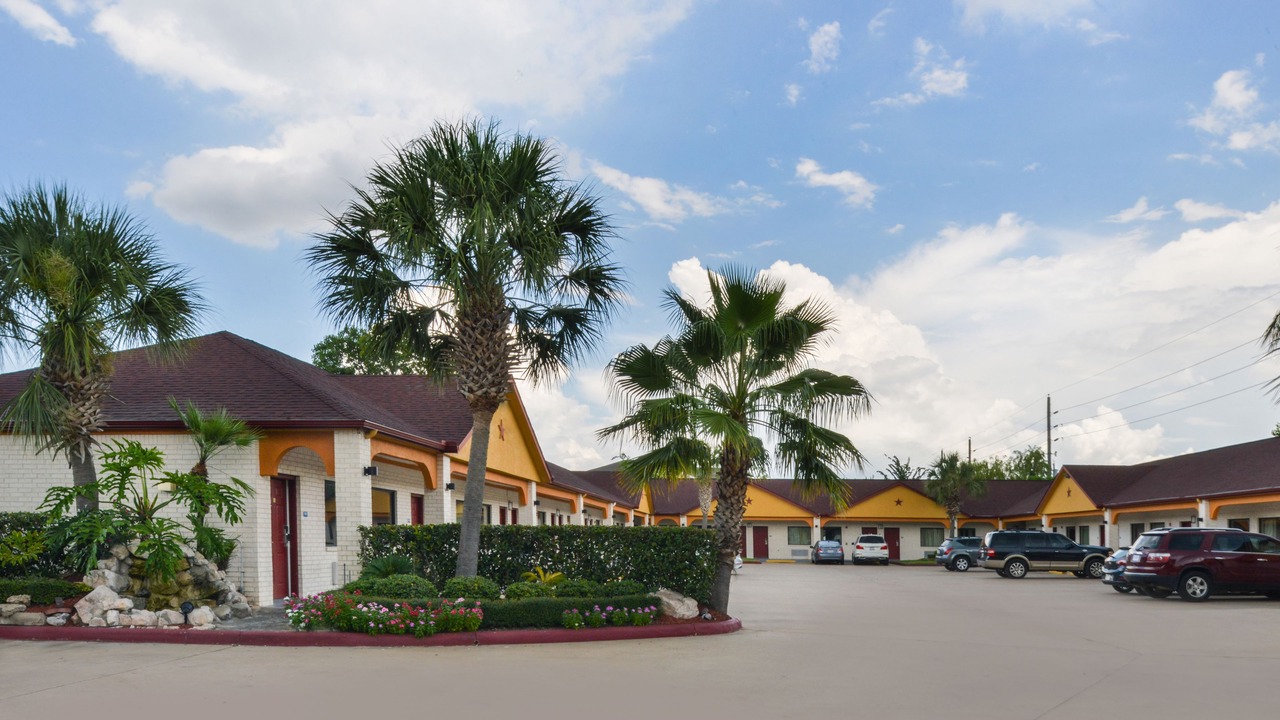 Photo of Buildings in Clodine