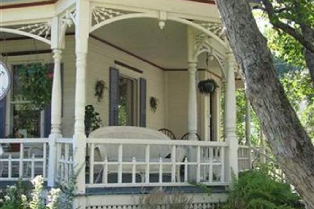 Photo of Patio Balcony in Chester Depot