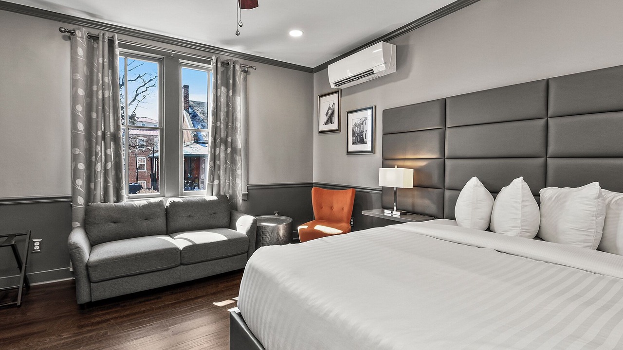 Photo of Others in Hermann