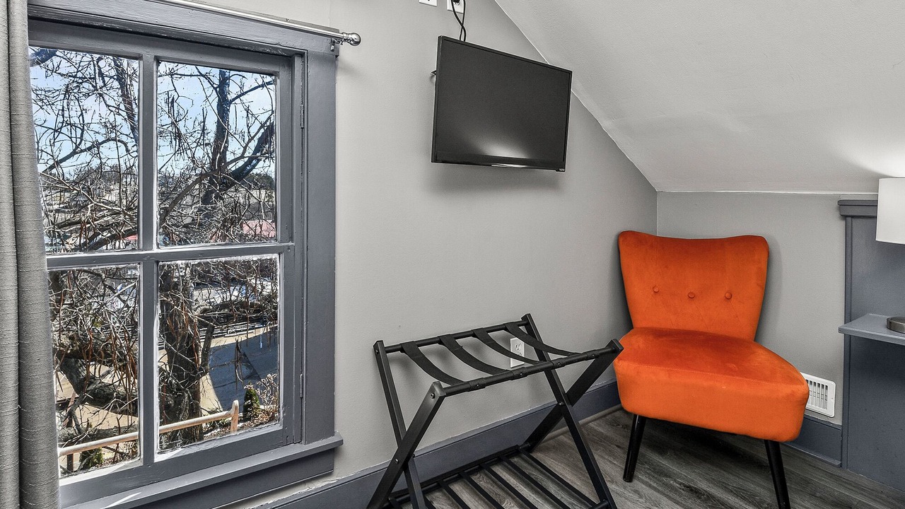 Photo of Others in Hermann