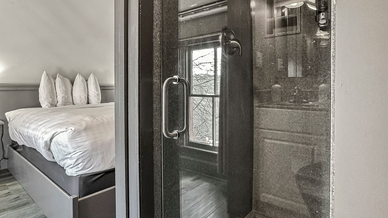 Photo of Others in Hermann