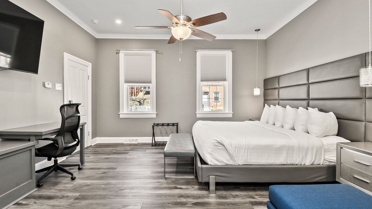 Photo of Others in Hermann