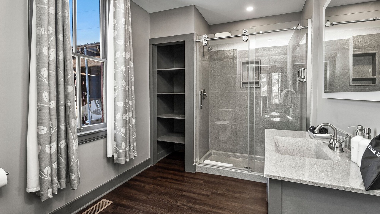 Photo of Others in Hermann