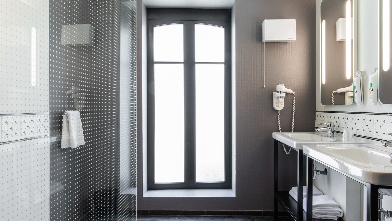 Photo of Bathroom in Dinan