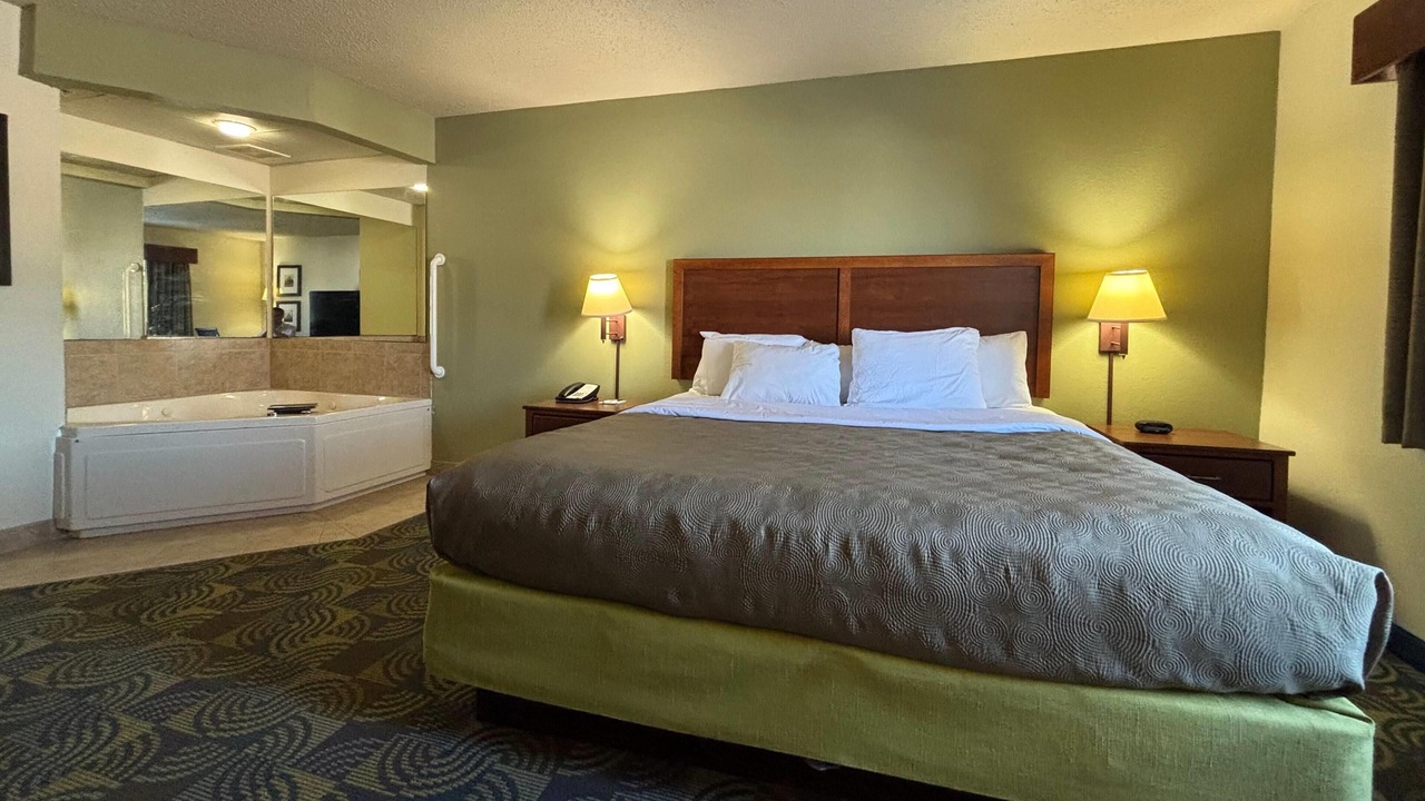 Photo of Bedroom in Kewanee