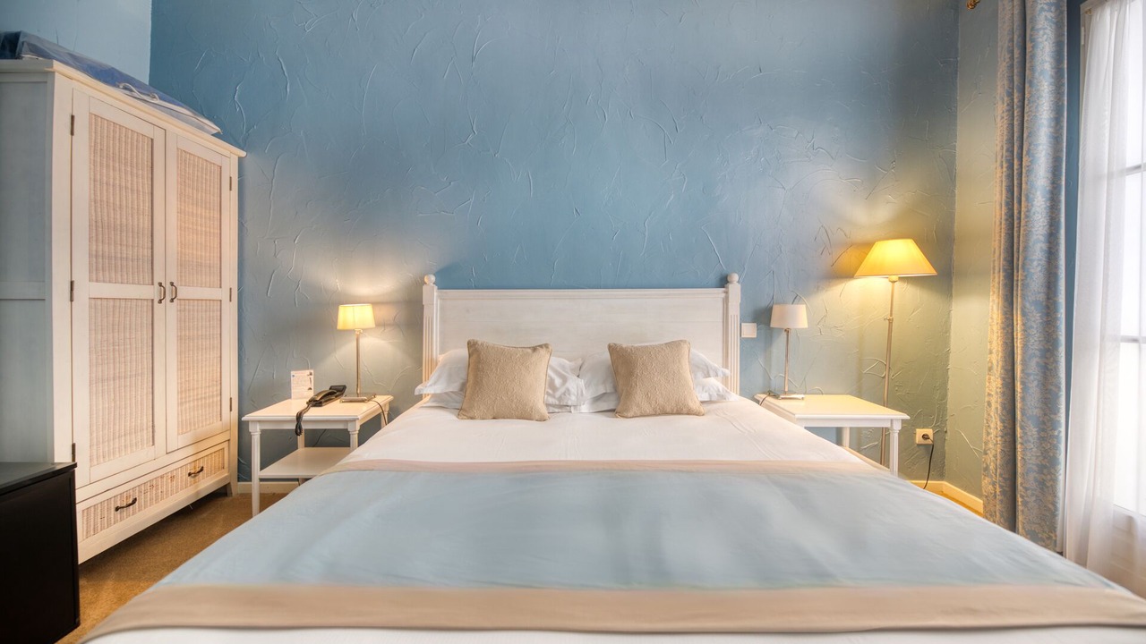 Photo of Bedroom in Comedie