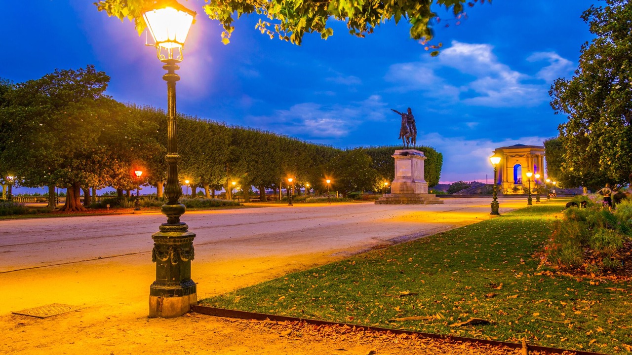 Photo of Others in Comedie